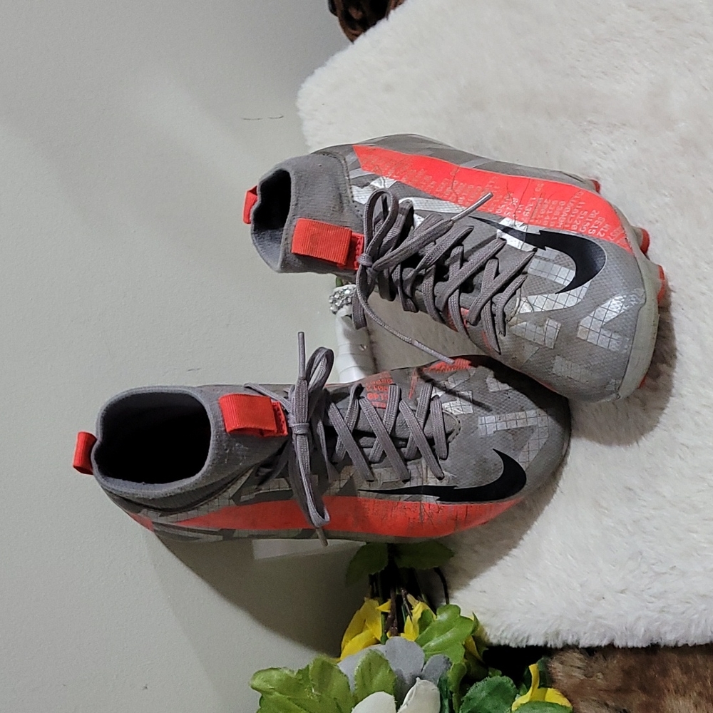 Youth Nike cleats size 1Y